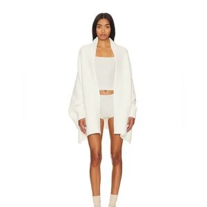 NWT Barefoot Dreams CozyChic Ultra Lite Blanket Wrap